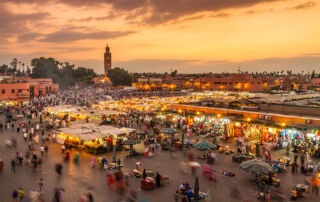 Marrakech-by-night-320x202 Wüstentour